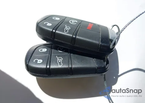 2019 Jeep Grand Cherokee Laredo E 4X4 z USA, uszkodzony, nr VIN 1C4RJFAG7KC793270